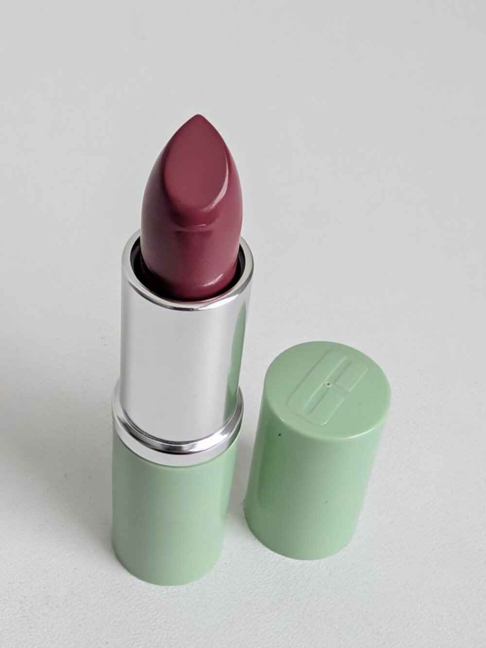 Clinique Different Lipstick A Different Grape Full Size Discontinued NEW